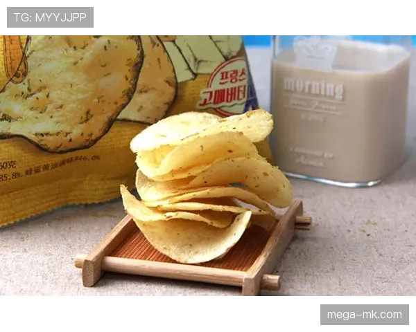 潘展乐赛场上一副冷面杀神，私下却被队友吐槽爱买最贵的零食，真是反差太大了！