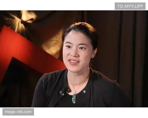 王楠场边随手一个包，我翻出工资单都不好意思跟它同框